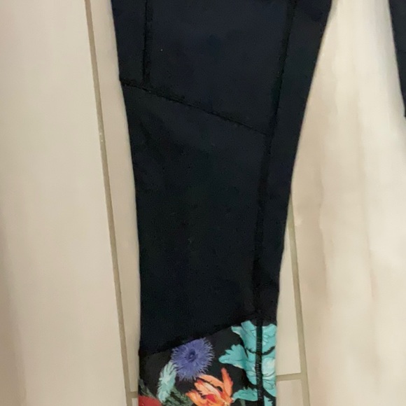 Calia leggings by Carrie underwood - Picture 3 of 4